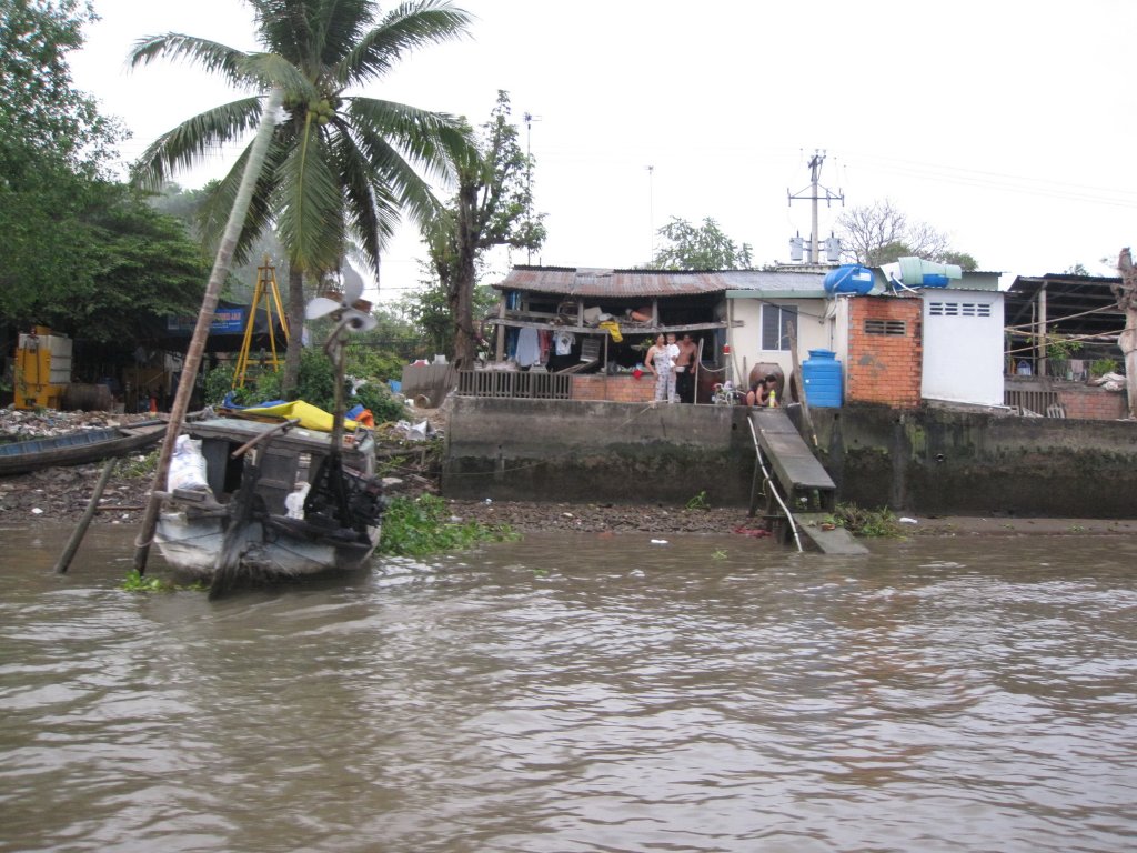 02-House along the Mekon river.jpg - House along the Mekon river